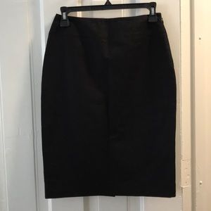 Tahari. Black. Side zipper. Size 2. Pencil skirt.